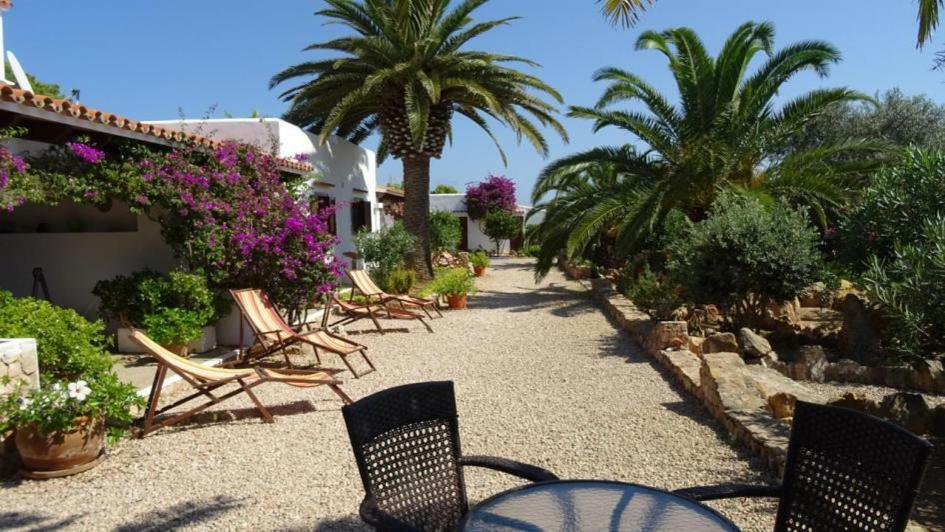 Appartamentos Michel Dos Sant Ferran de Ses Roques Bagian luar foto